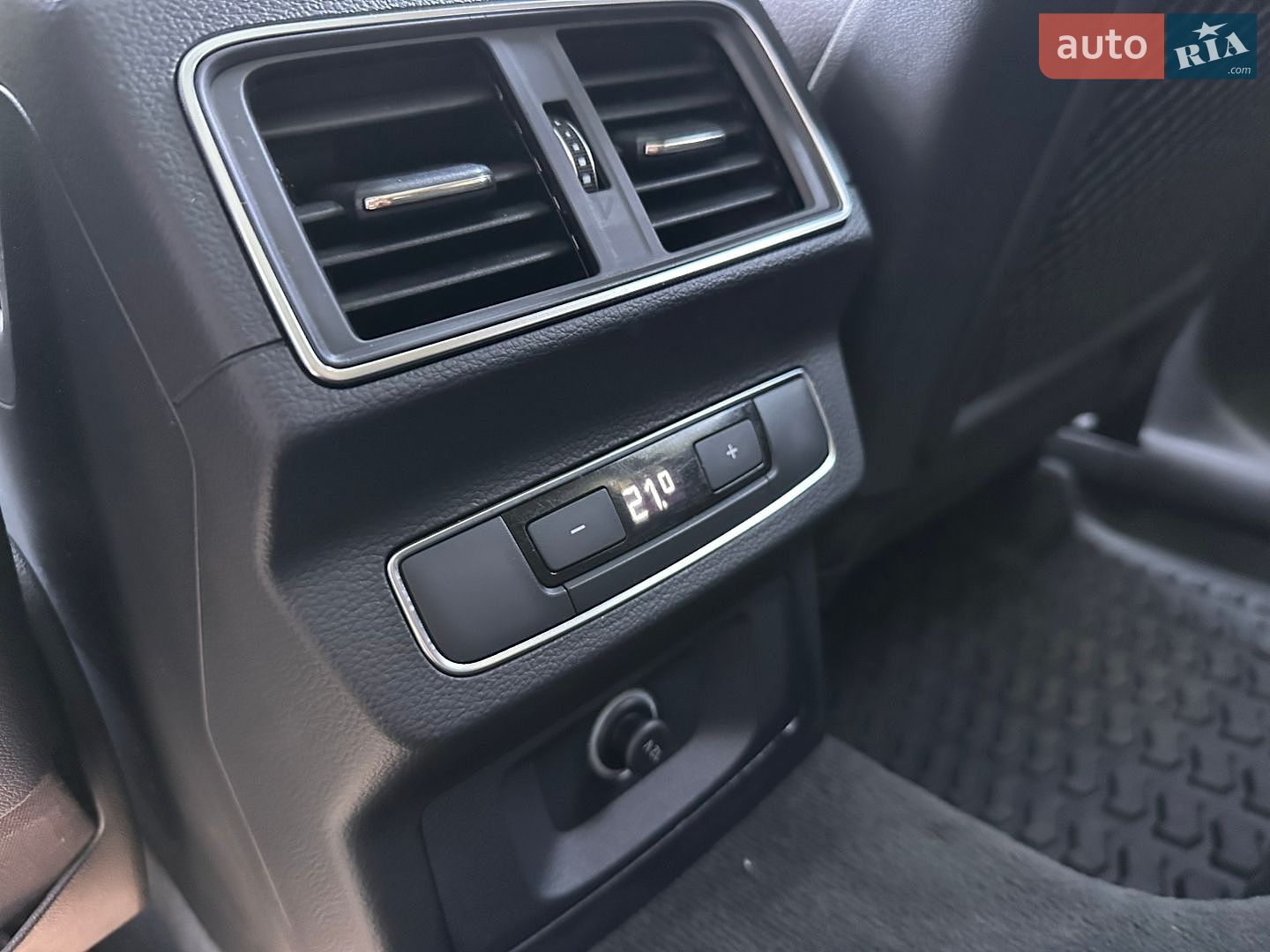 Audi Q5 2017 VIN WA1ANAFY3J2014046 фото оголошення 25 з 40