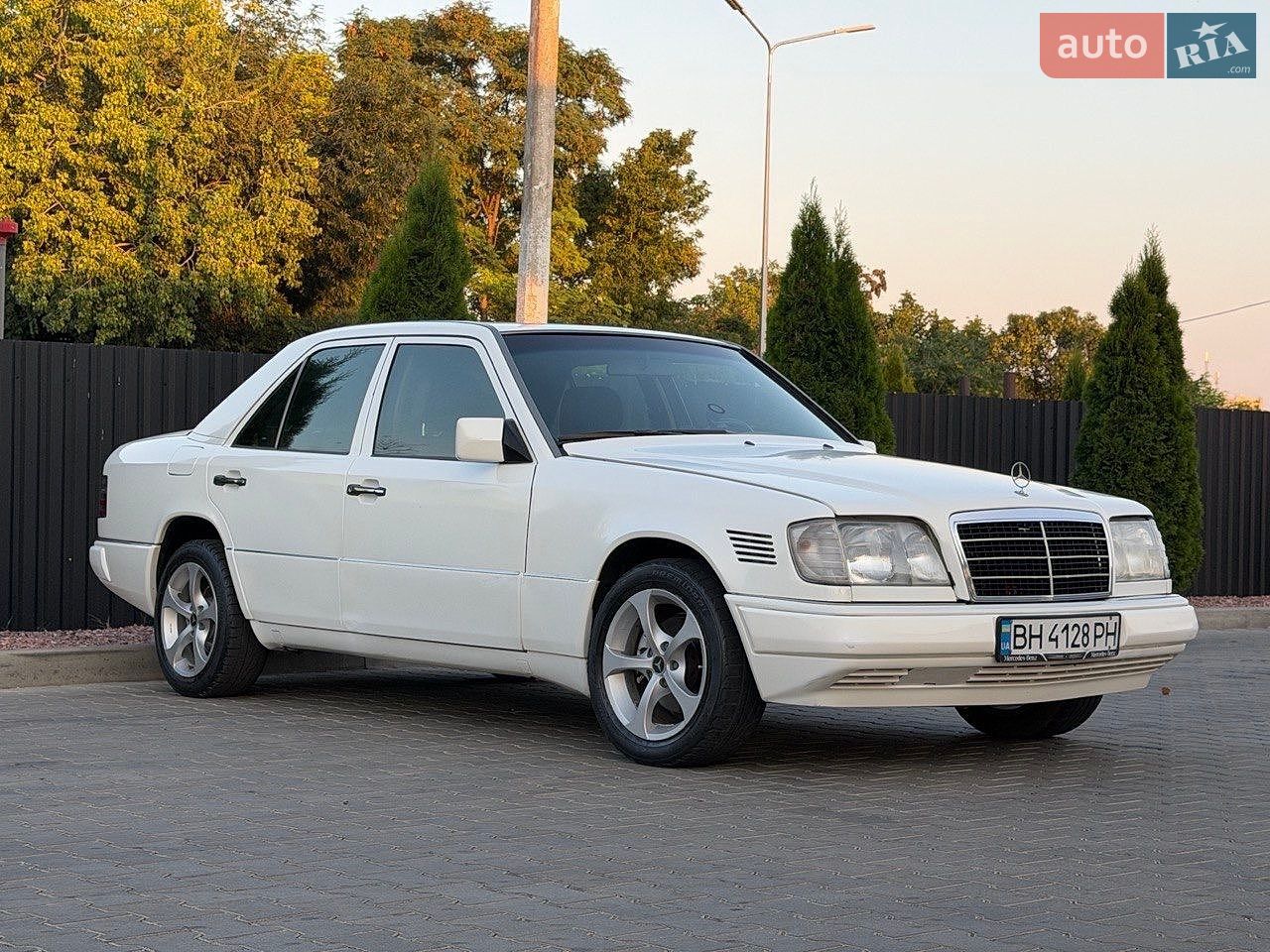 Mercedes-Benz E-Class 1994 VIN WDB1241201J052290 фото оголошення 3 з 20