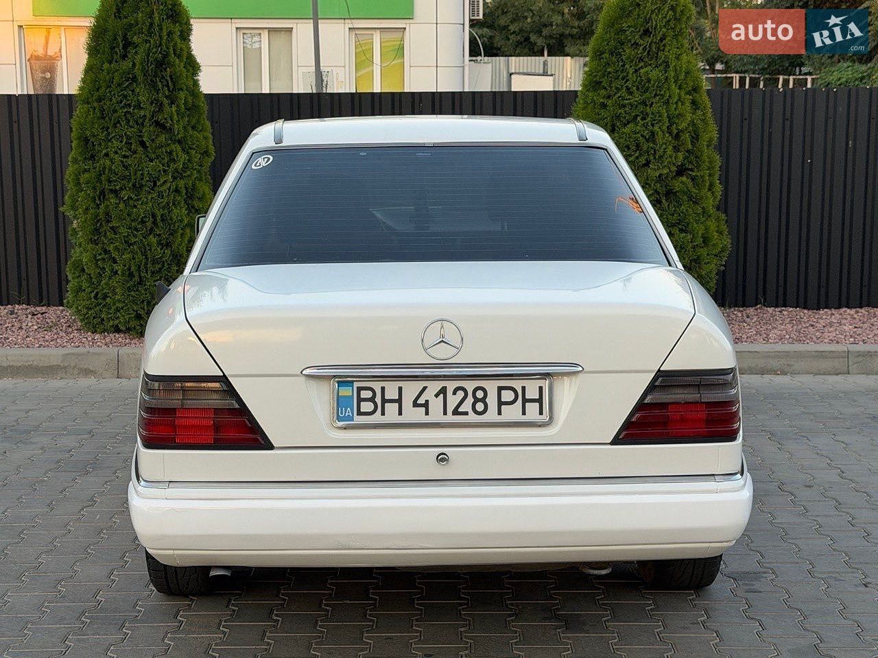 Mercedes-Benz E-Class 1994 VIN WDB1241201J052290 фото оголошення 4 з 20