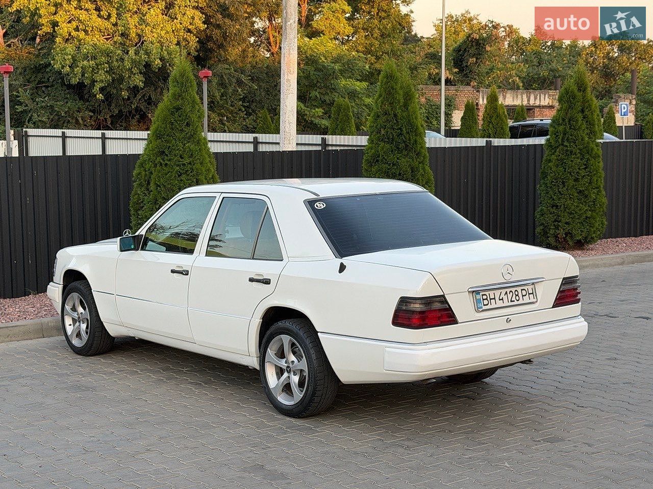 Mercedes-Benz E-Class 1994 VIN WDB1241201J052290 фото оголошення 5 з 20