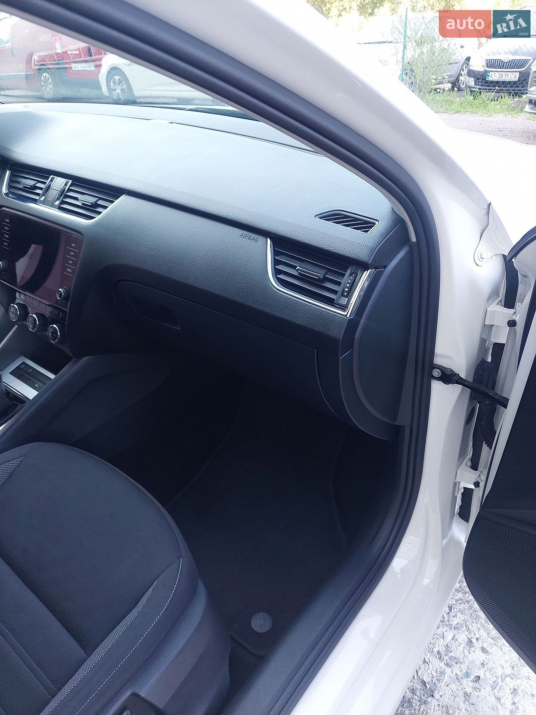 Skoda Octavia 2018 VIN TMBLG7NE9K0061968 фото оголошення 25 з 40