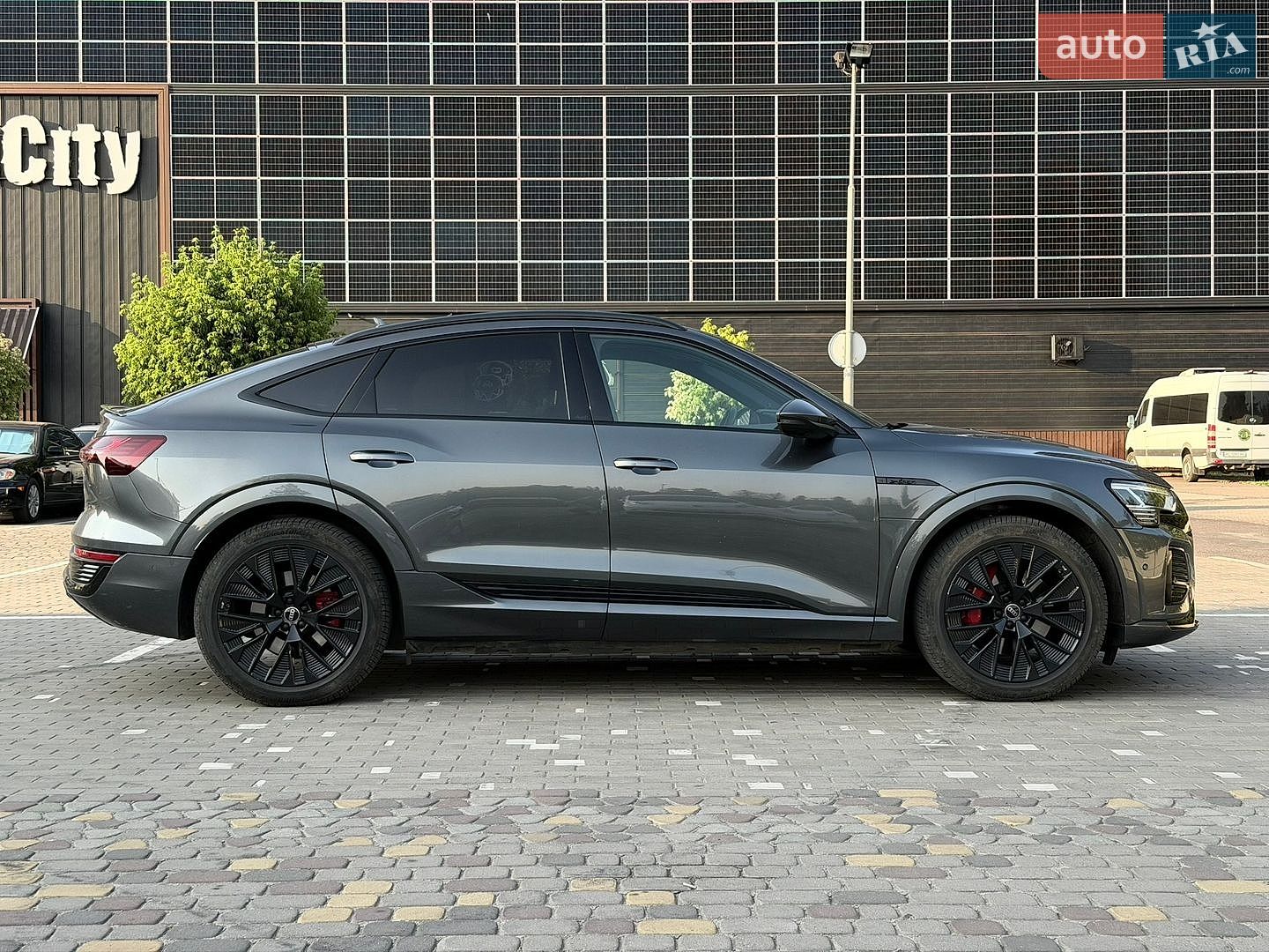 Audi Q8 Sportback e-tron 2023 VIN WAUZZZGE5RB023596 фото оголошення 5 з 111