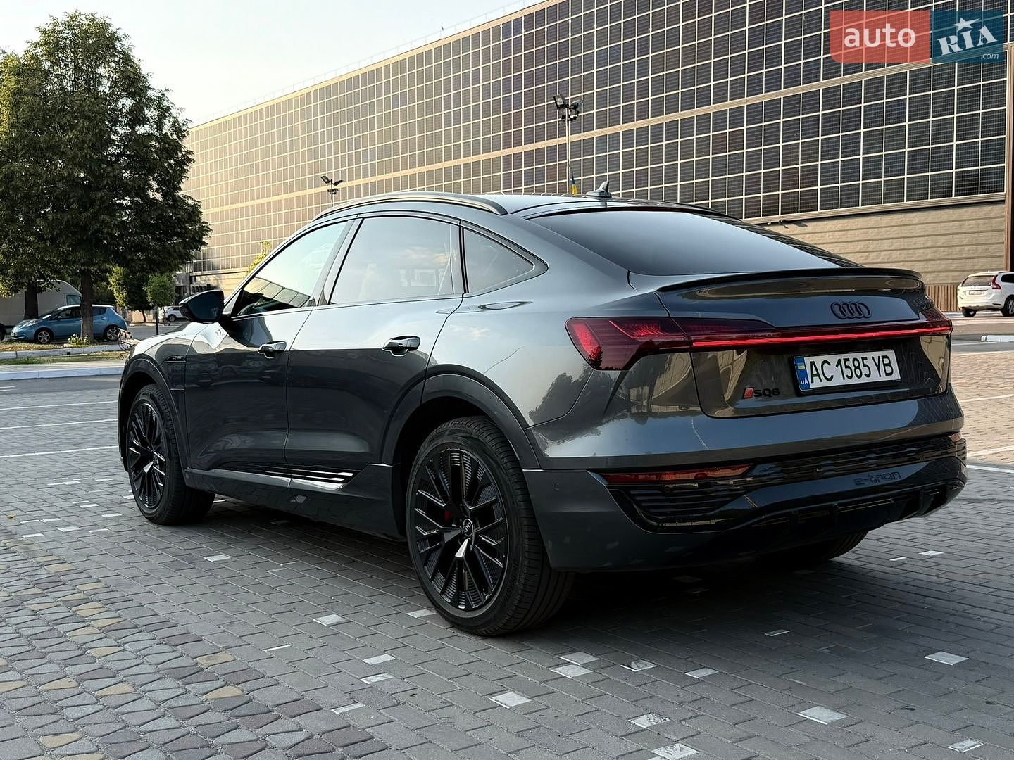 Audi Q8 Sportback e-tron 2023 VIN WAUZZZGE5RB023596 фото оголошення 12 з 111