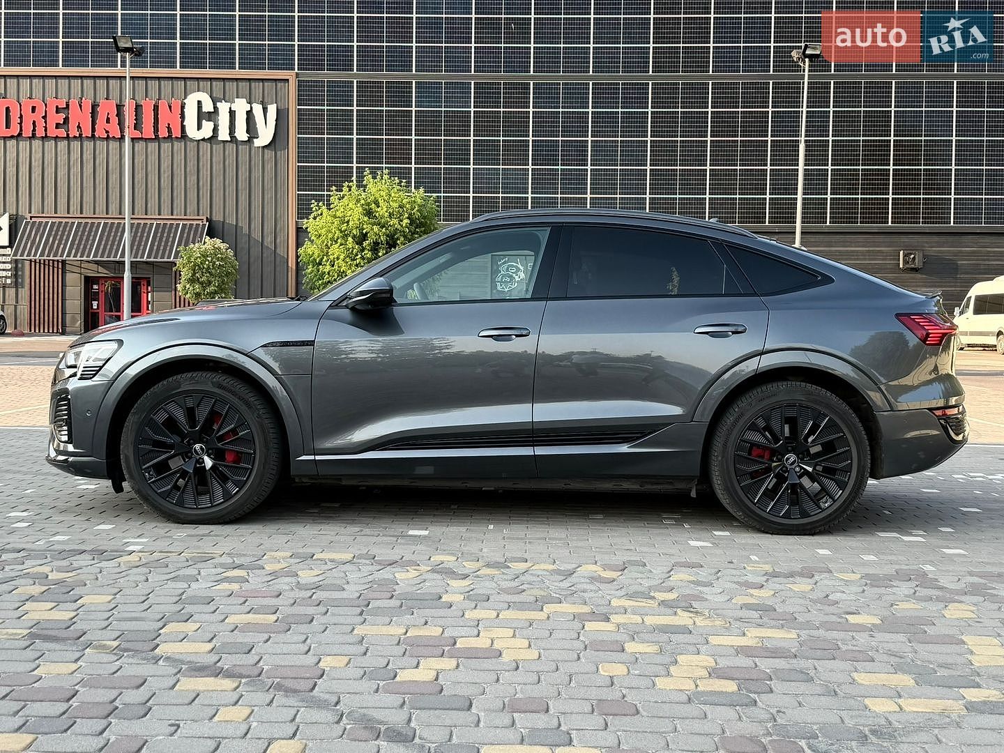 Audi Q8 Sportback e-tron 2023 VIN WAUZZZGE5RB023596 фото оголошення 13 з 111