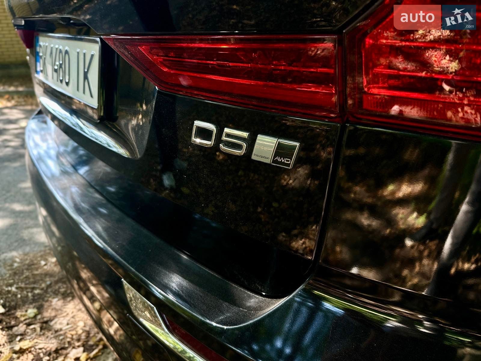 Volvo XC60 2018 VIN YV1UZ68UCK1198331 фото оголошення 2 з 19