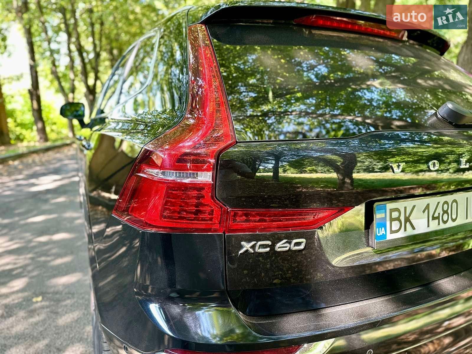 Volvo XC60 2018 VIN YV1UZ68UCK1198331 фото оголошення 4 з 19