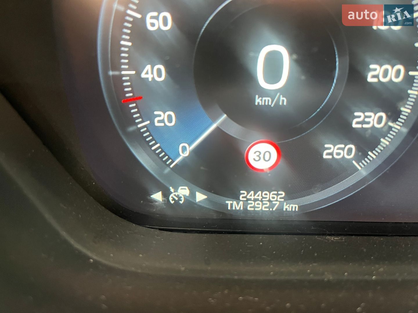 Volvo XC60 2018 VIN YV1UZ68UCK1198331 фото оголошення 8 з 19