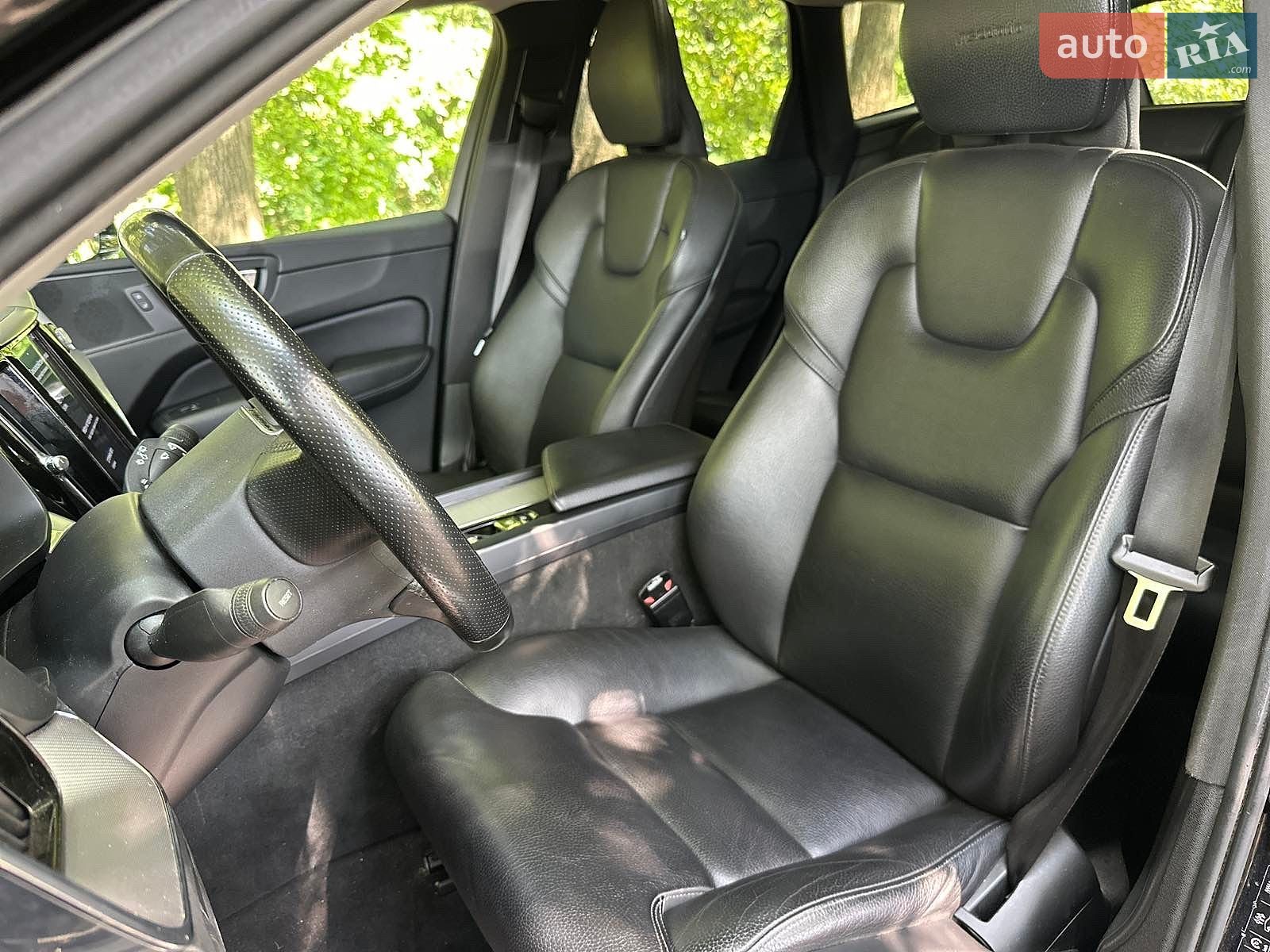 Volvo XC60 2018 VIN YV1UZ68UCK1198331 фото оголошення 11 з 19