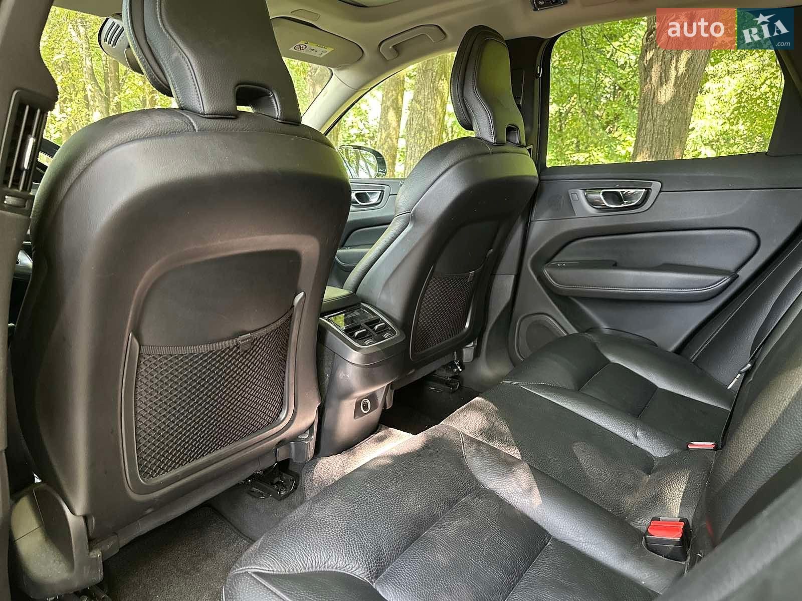 Volvo XC60 2018 VIN YV1UZ68UCK1198331 фото оголошення 13 з 19