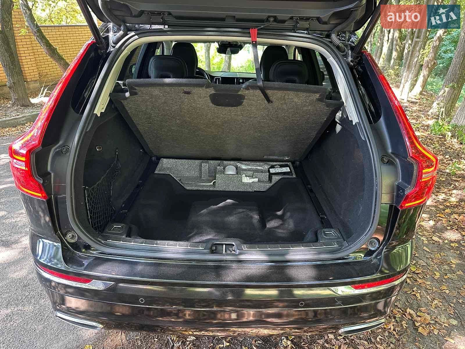 Volvo XC60 2018 VIN YV1UZ68UCK1198331 фото оголошення 17 з 19