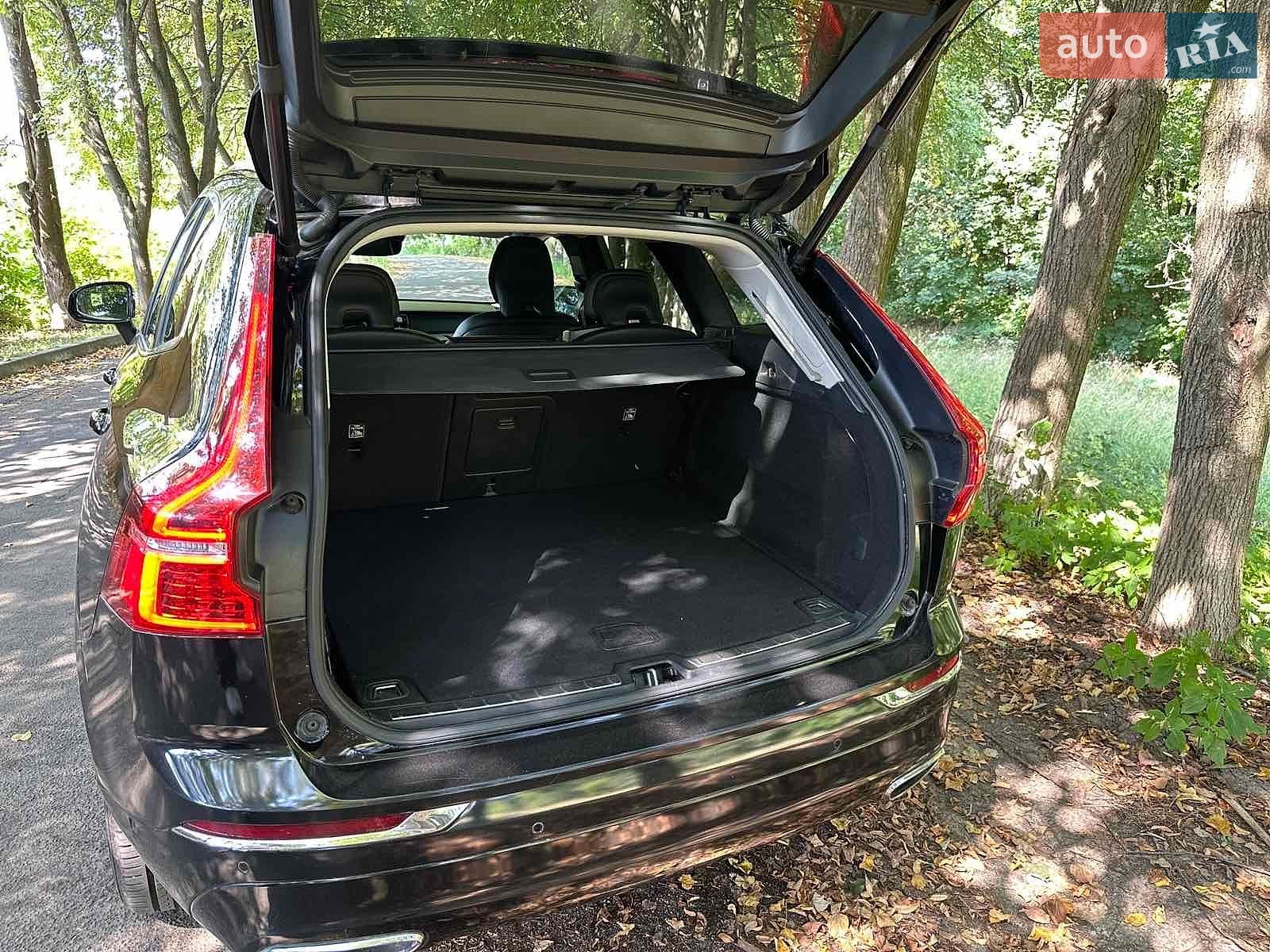 Volvo XC60 2018 VIN YV1UZ68UCK1198331 фото оголошення 18 з 19