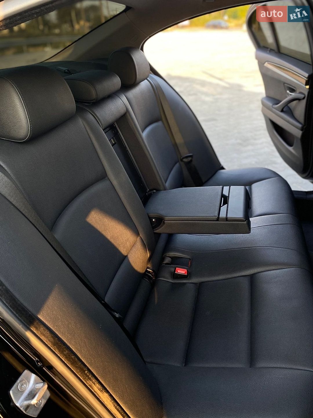 BMW 5 Series 2015 VIN WBA5A5C54GD529846 фото оголошення 31 з 40
