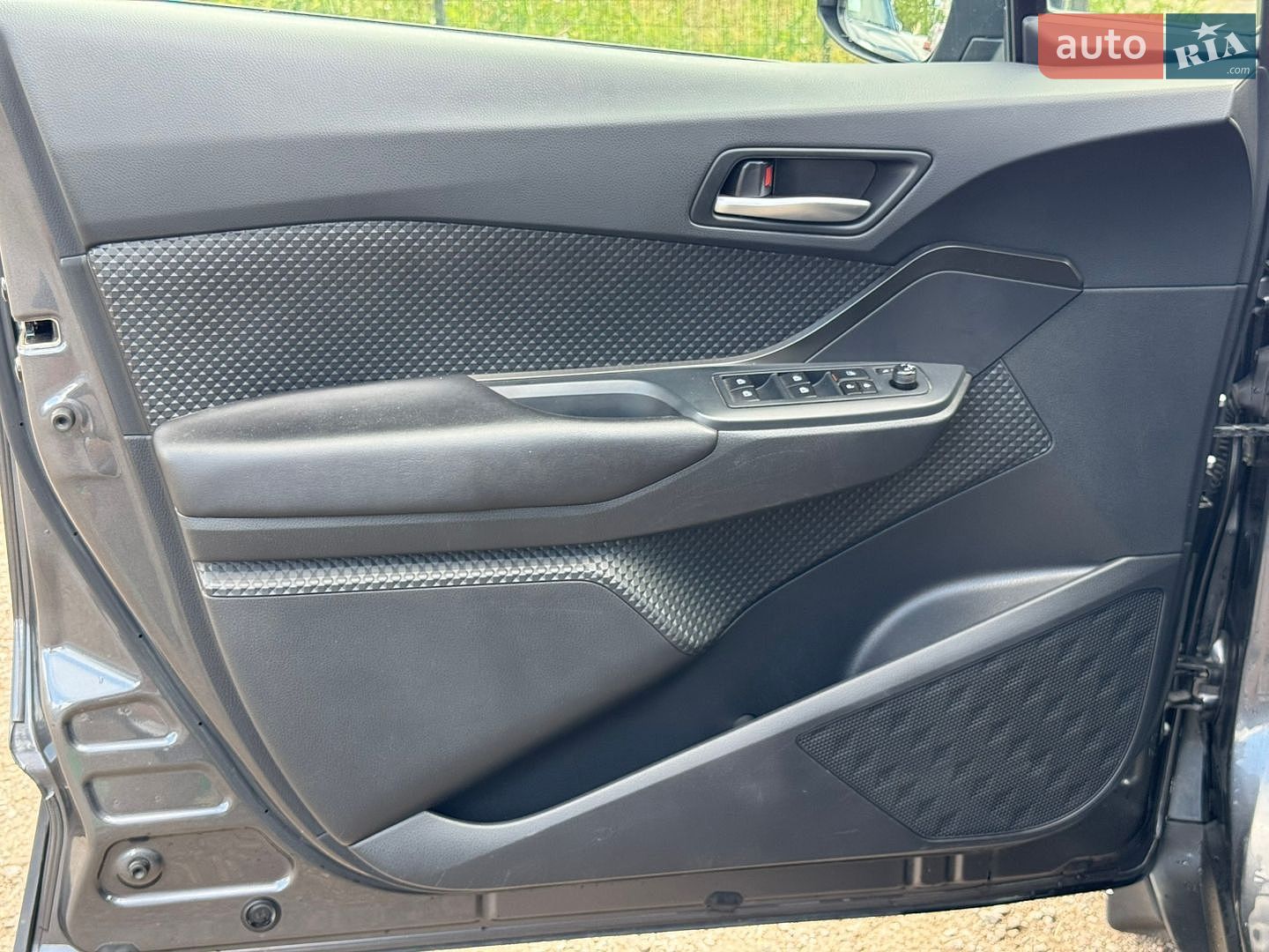 Toyota C-HR 2018 VIN NMTKZ3BX60R201049 фото оголошення 10 з 30