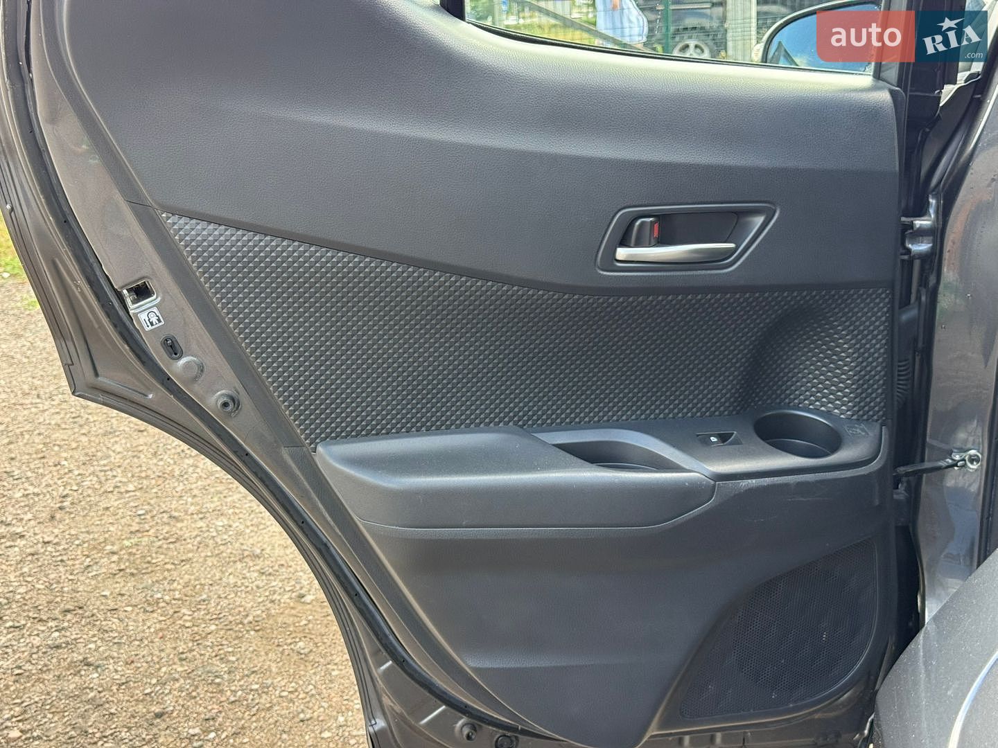 Toyota C-HR 2018 VIN NMTKZ3BX60R201049 фото оголошення 21 з 30