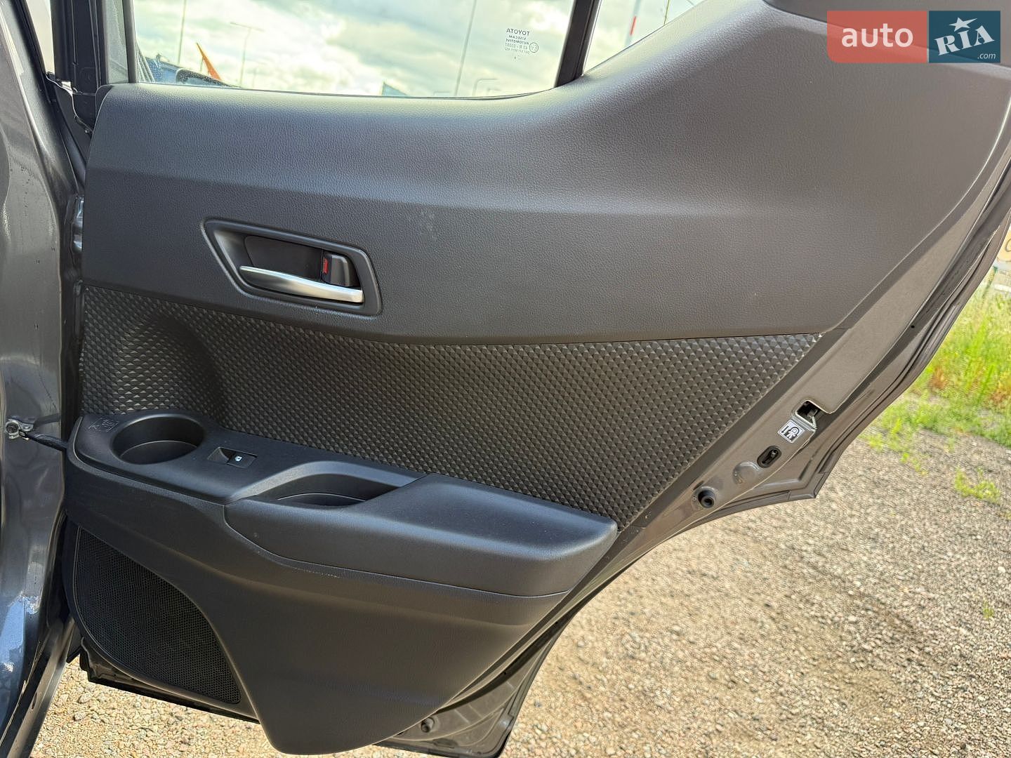 Toyota C-HR 2018 VIN NMTKZ3BX60R201049 фото оголошення 24 з 30