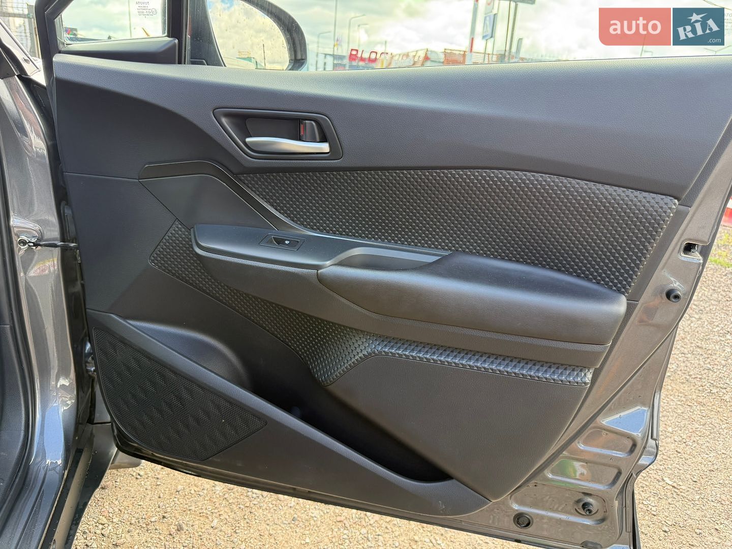 Toyota C-HR 2018 VIN NMTKZ3BX60R201049 фото оголошення 27 з 30