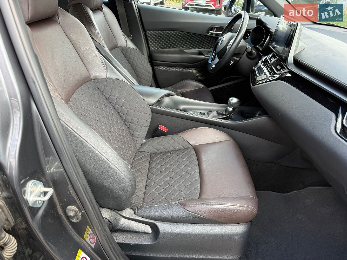 Toyota C-HR 2018 VIN NMTKZ3BX60R201049 фото оголошення 28 з 30