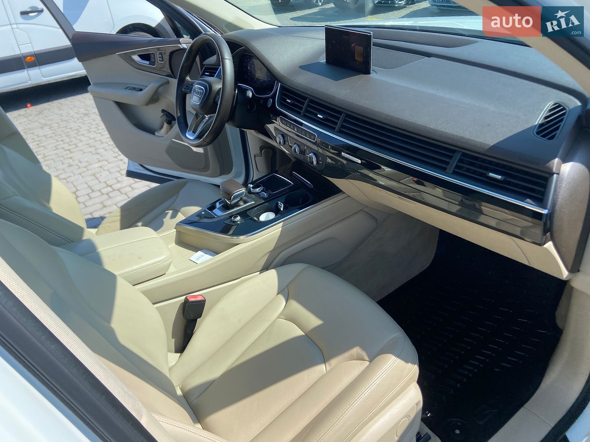 Audi Q7 2019 VIN WA1LAAF77KD012818 фото оголошення 36 з 44