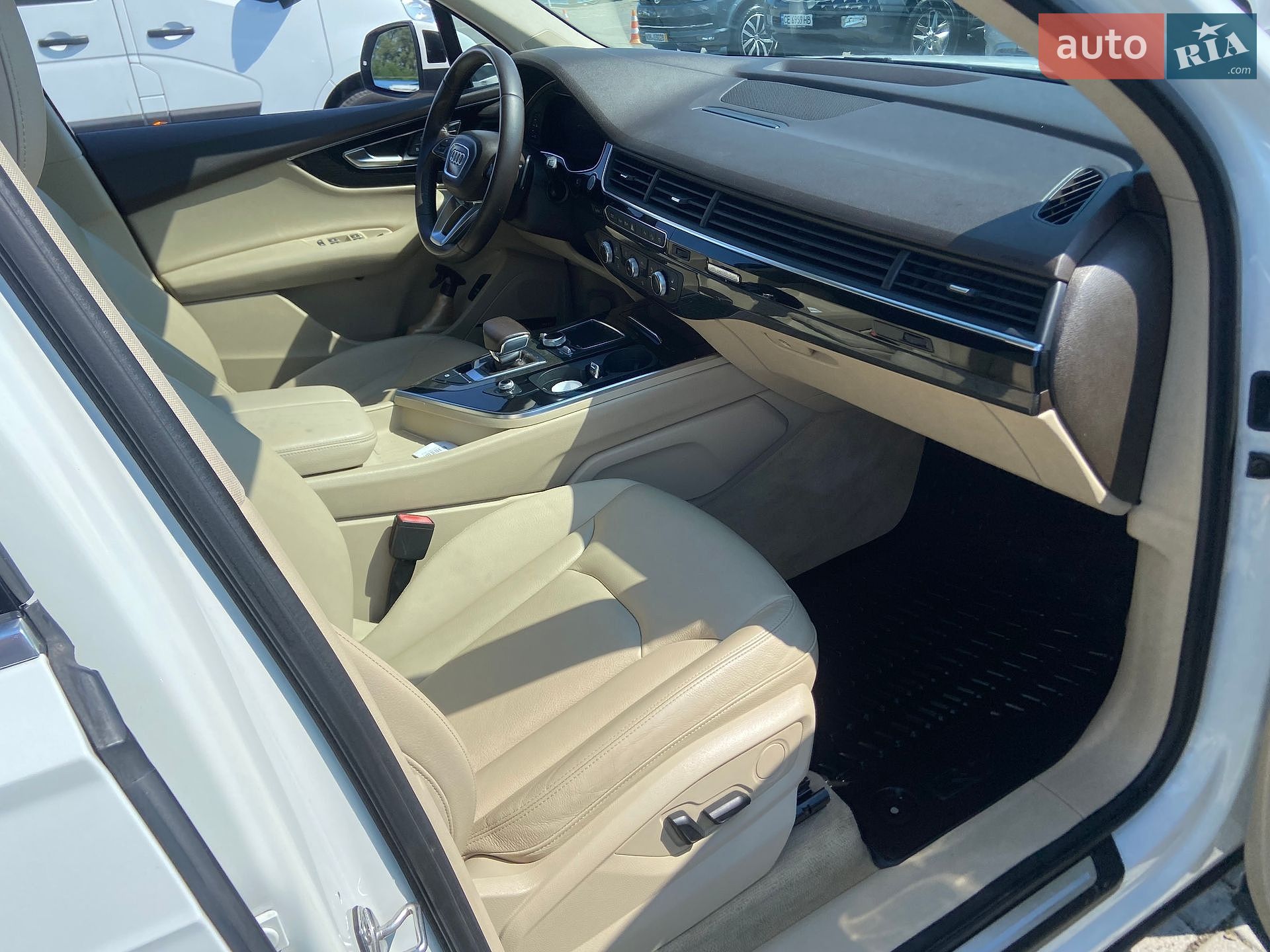 Audi Q7 2019 VIN WA1LAAF77KD012818 фото оголошення 3 з 44