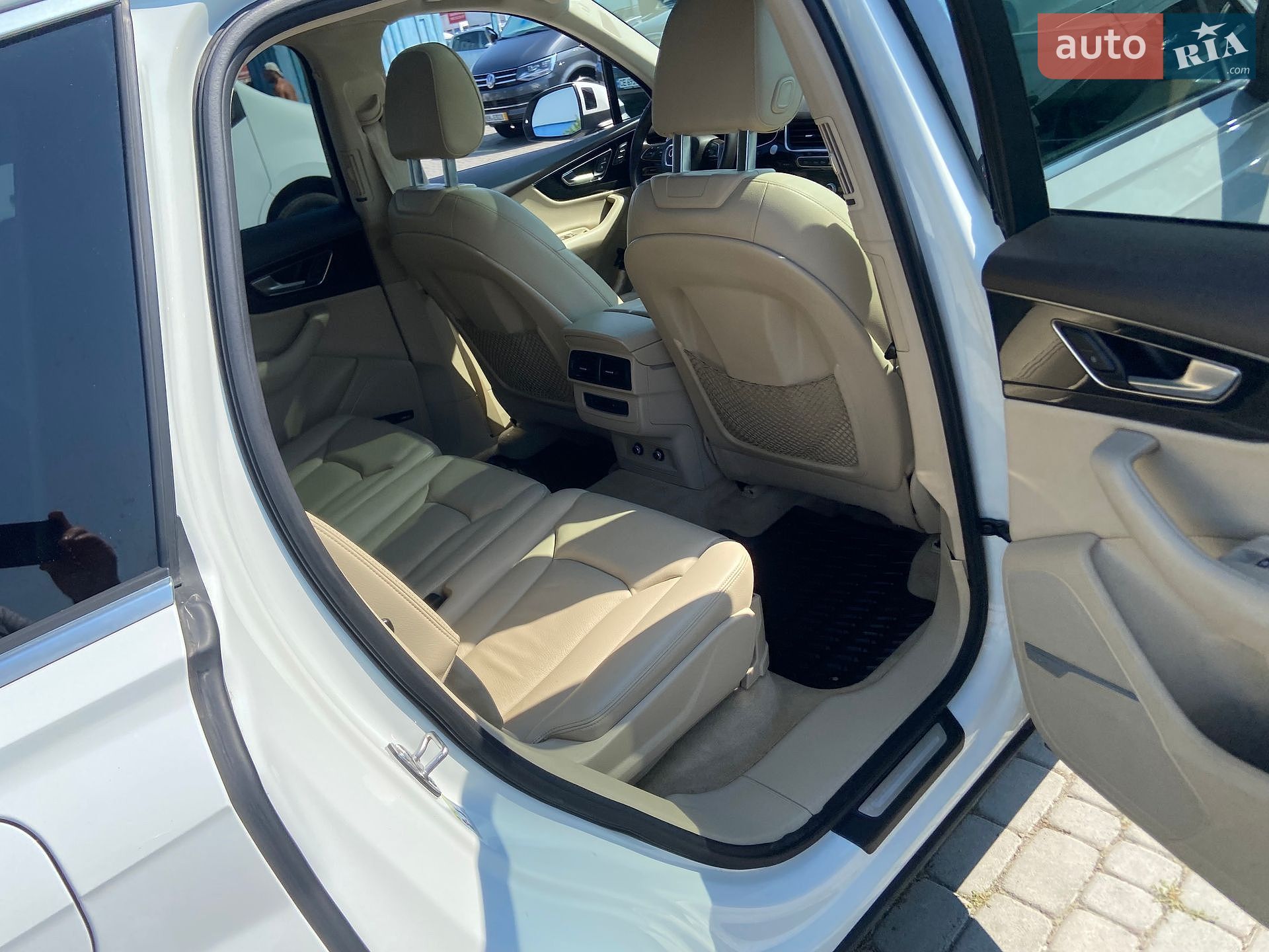 Audi Q7 2019 VIN WA1LAAF77KD012818 фото оголошення 8 з 44