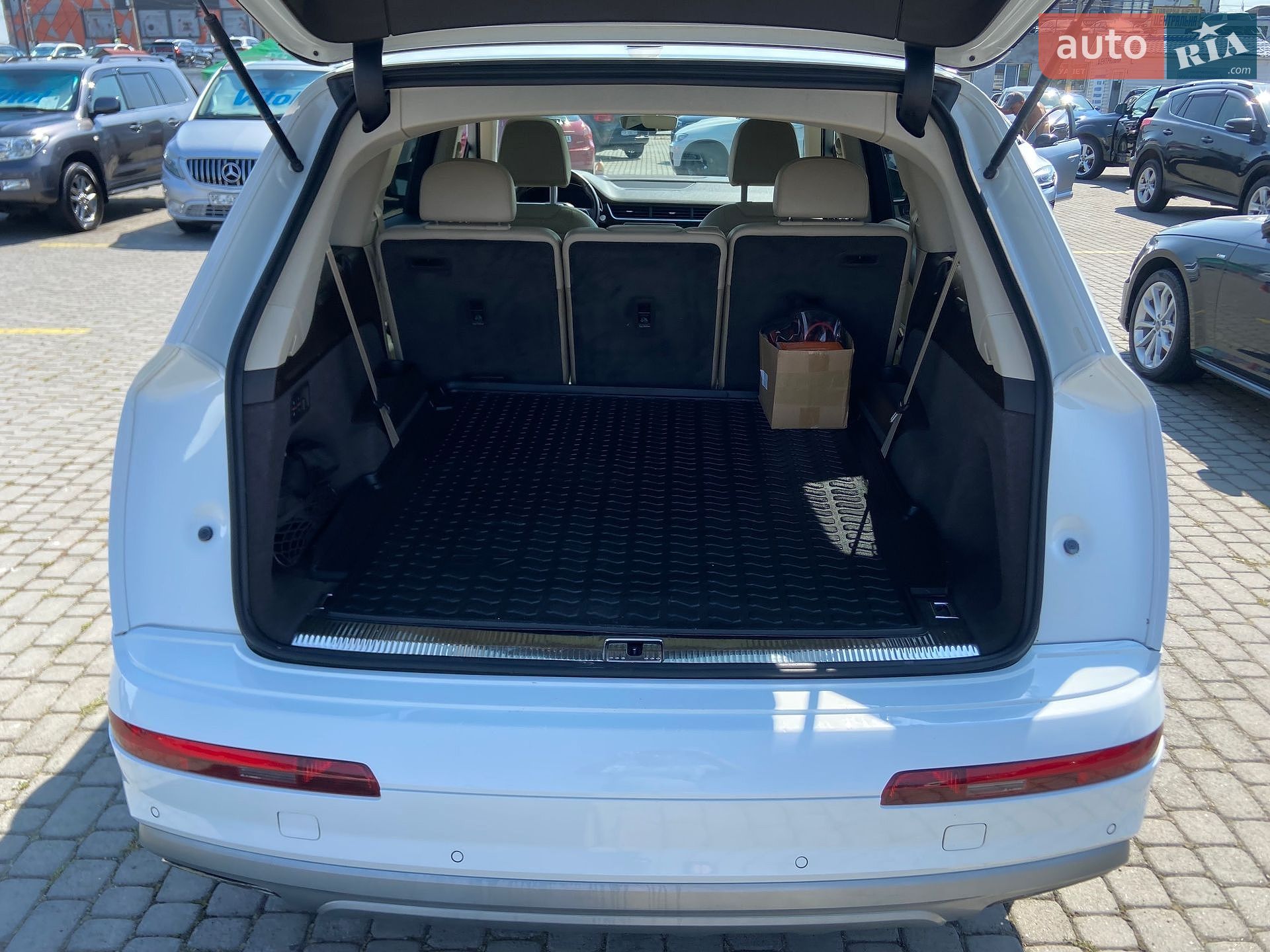 Audi Q7 2019 VIN WA1LAAF77KD012818 фото оголошення 12 з 44