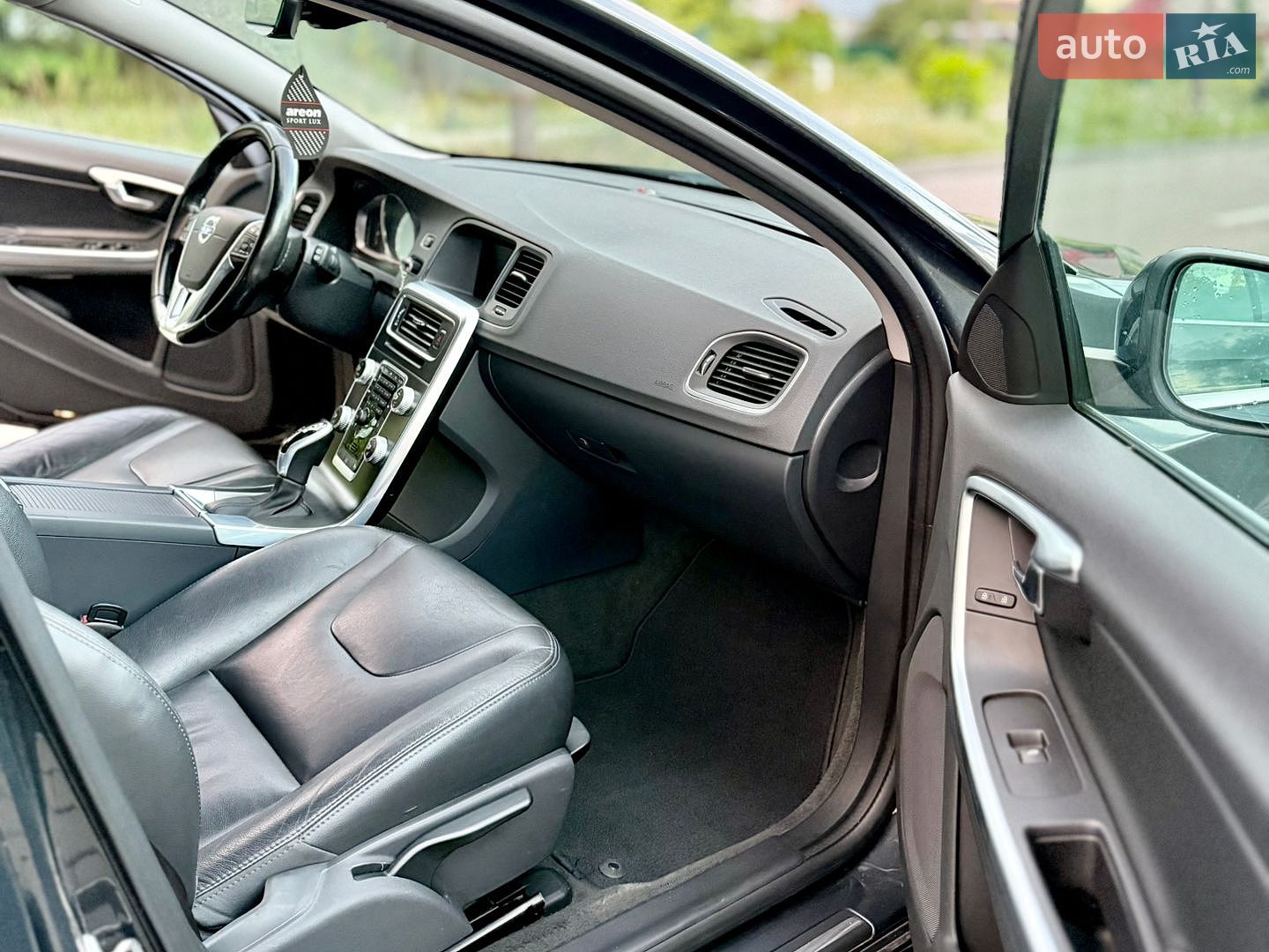 Volvo V60 2015 VIN YV1FWA88DG1289605 фото оголошення 18 з 27