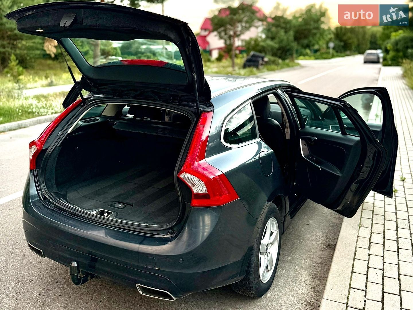 Volvo V60 2015 VIN YV1FWA88DG1289605 фото оголошення 8 з 27