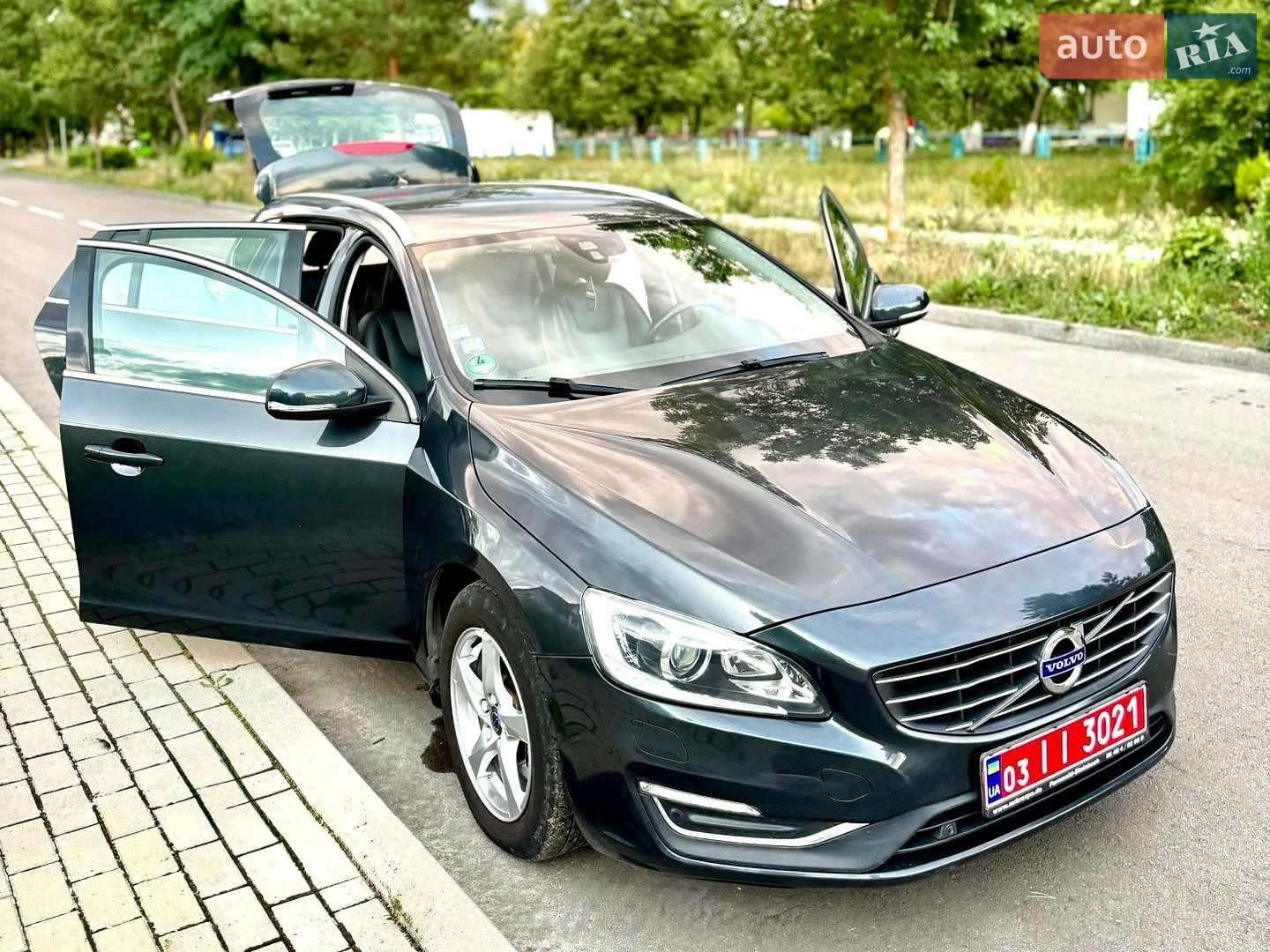 Volvo V60 2015 VIN YV1FWA88DG1289605 фото оголошення 4 з 27