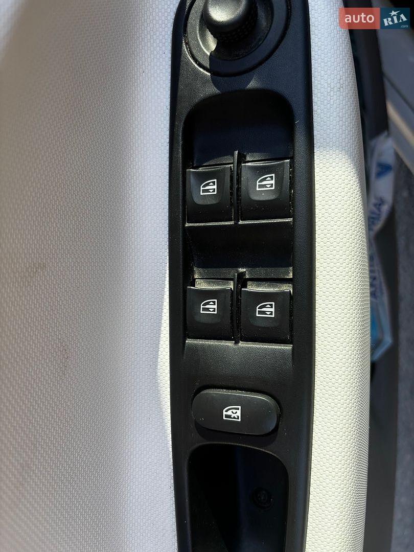 Renault Zoe 2018 VIN VF1AG000662095384 фото оголошення 19 з 28