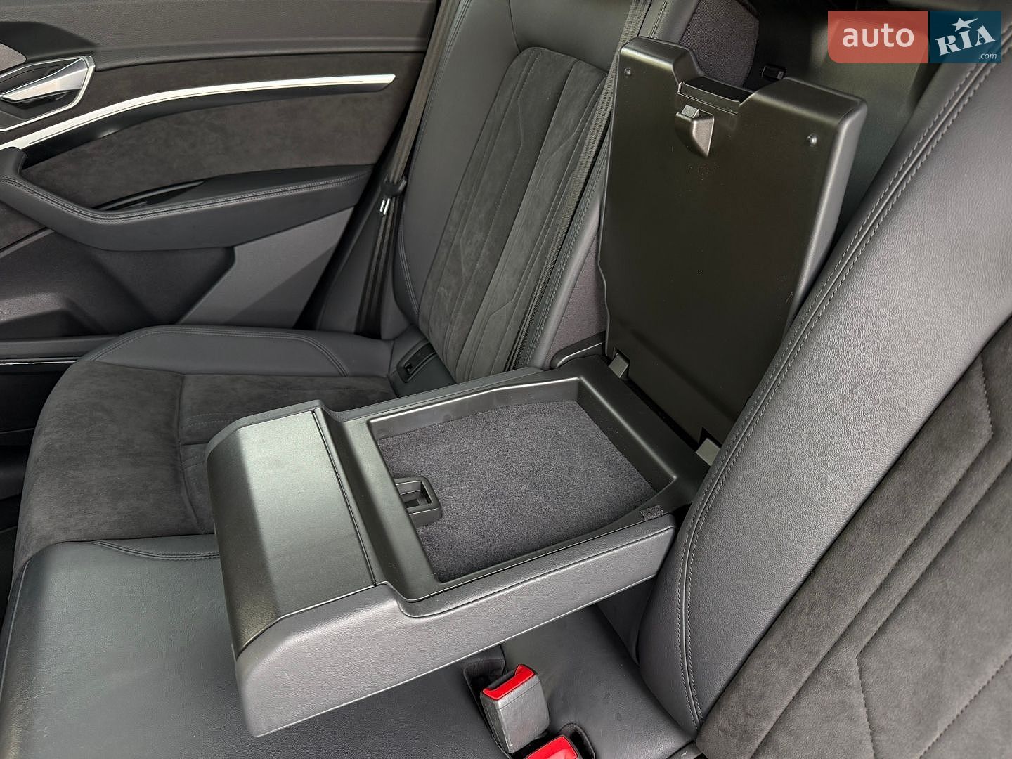 Audi e-tron 2020 VIN WAUZZZGEXMB004759 фото оголошення 147 з 154