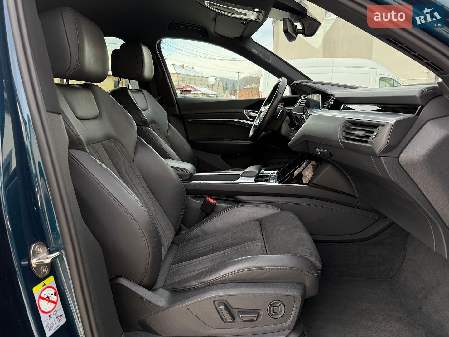 Audi e-tron 2020 VIN WAUZZZGEXMB004759 фото оголошення 152 з 154