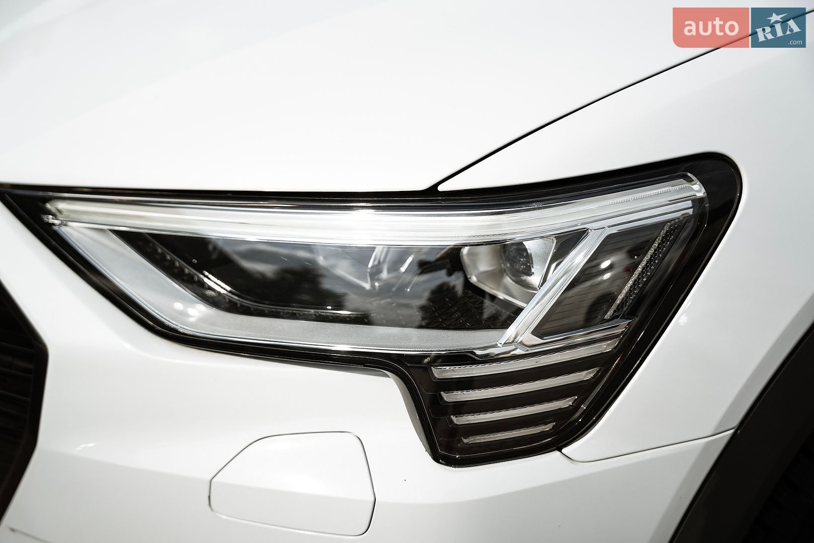 Audi e-tron 2020 VIN WAUZZZGE4LB037271 фото оголошення 13 з 99