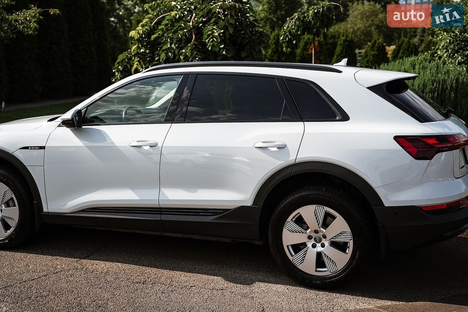 Audi e-tron 2020 VIN WAUZZZGE4LB037271 фото оголошення 10 з 99