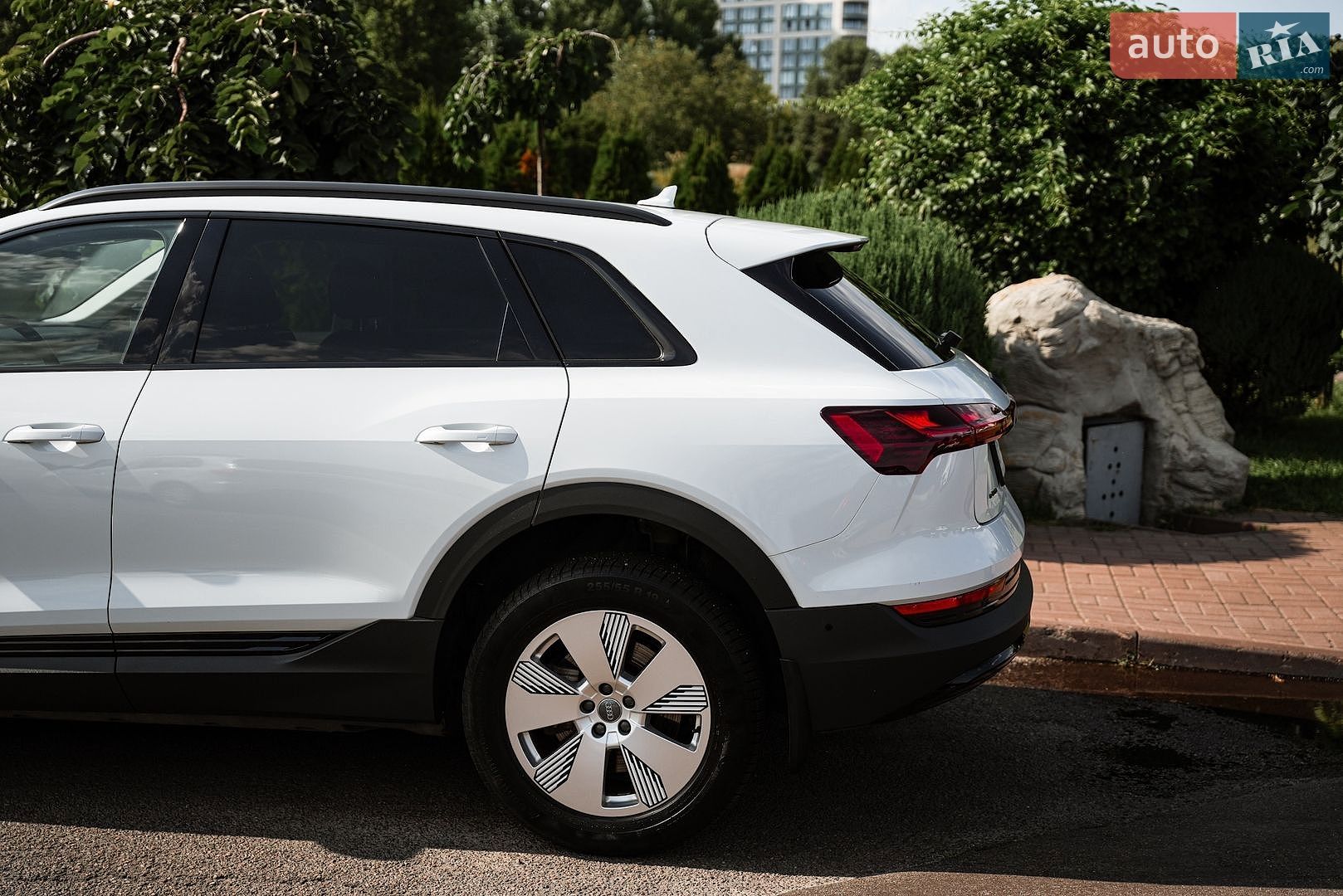 Audi e-tron 2020 VIN WAUZZZGE4LB037271 фото оголошення 12 з 99