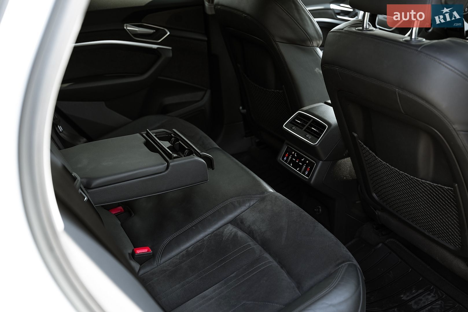 Audi e-tron 2020 VIN WAUZZZGE4LB037271 фото оголошення 22 з 99