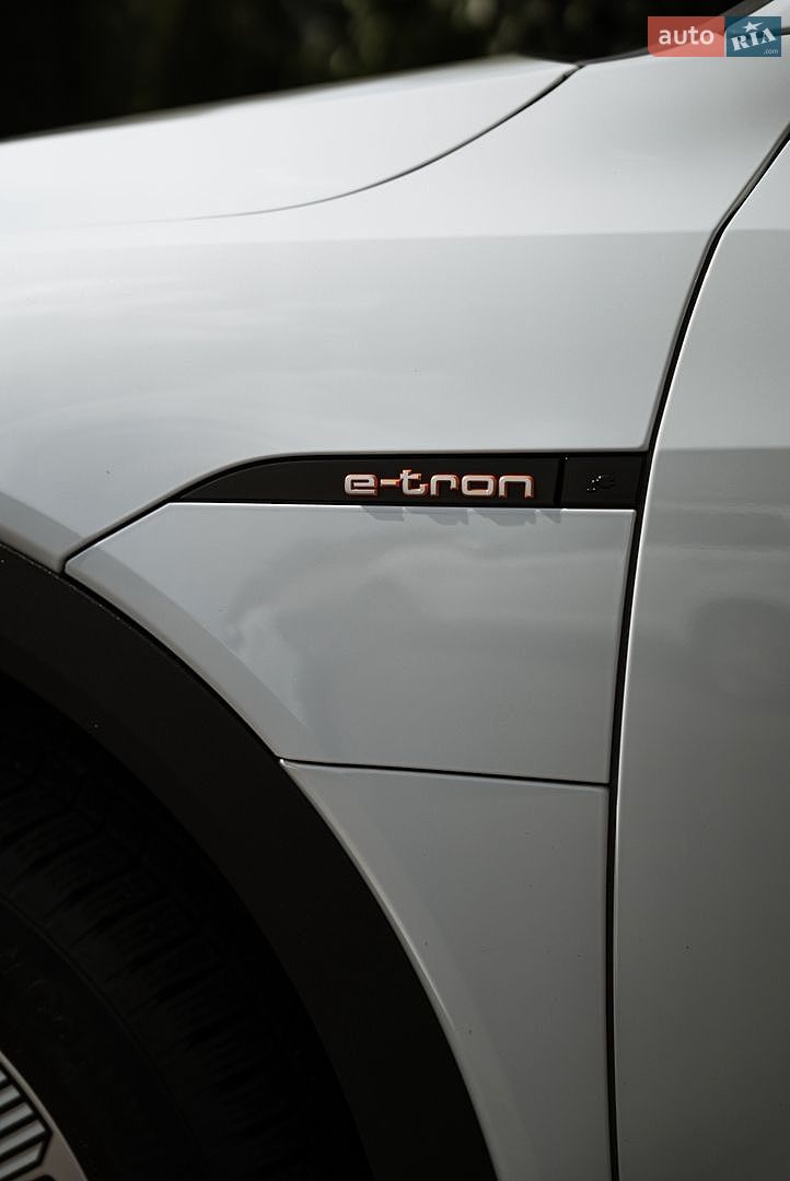 Audi e-tron 2020 VIN WAUZZZGE4LB037271 фото оголошення 26 з 99