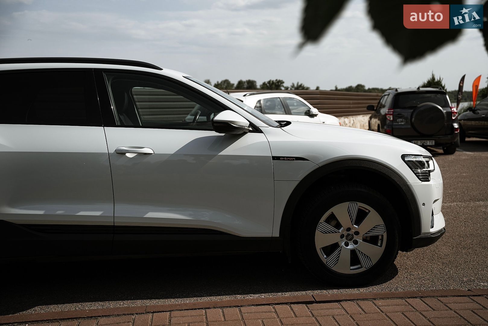 Audi e-tron 2020 VIN WAUZZZGE4LB037271 фото оголошення 9 з 99
