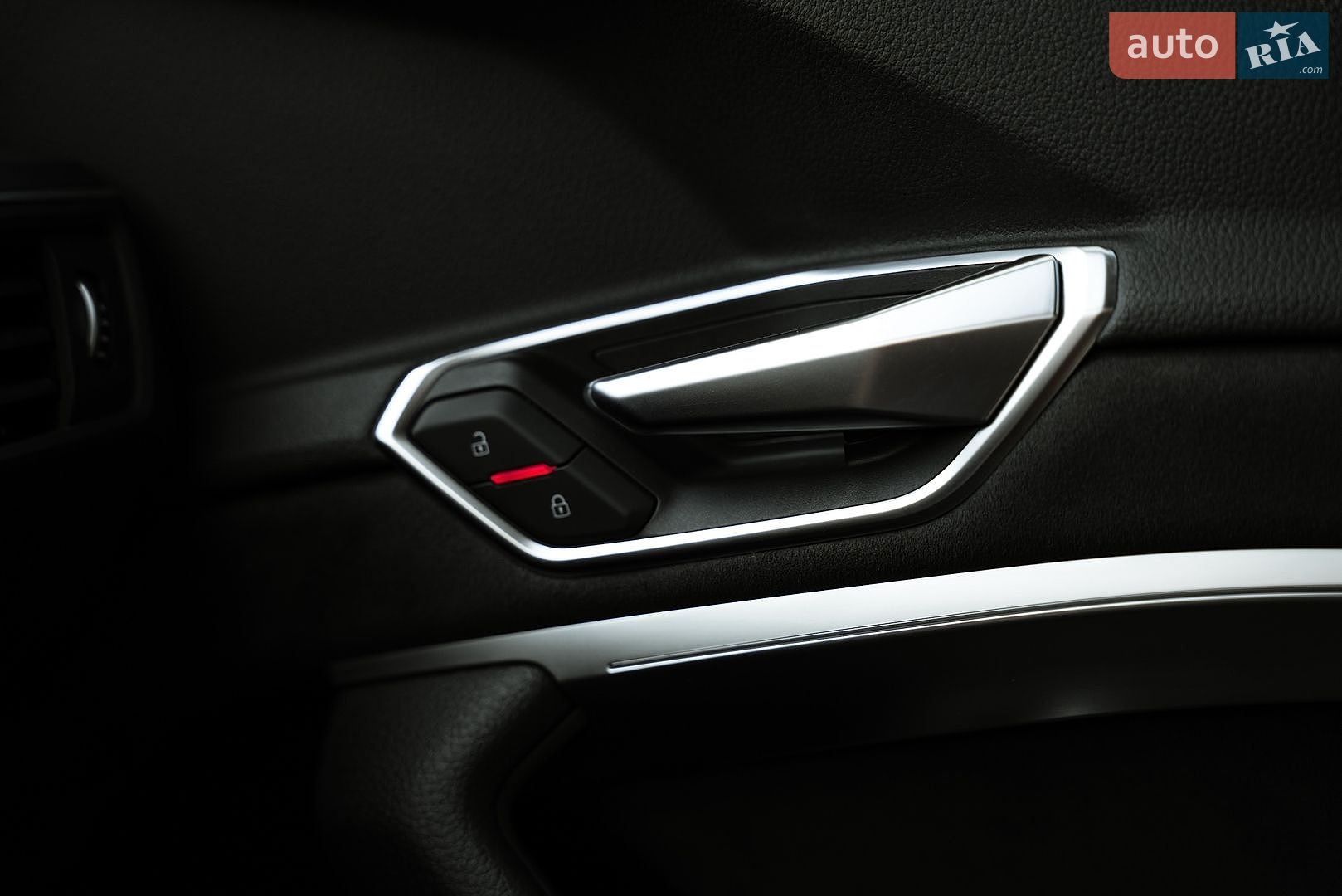 Audi e-tron 2020 VIN WAUZZZGE4LB037271 фото оголошення 32 з 99