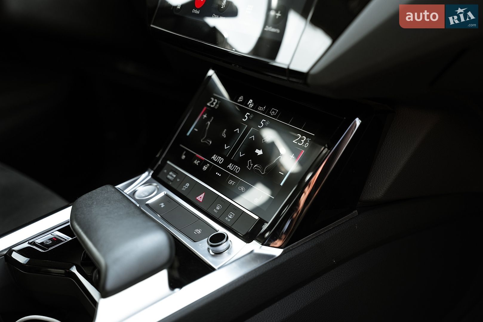 Audi e-tron 2020 VIN WAUZZZGE4LB037271 фото оголошення 36 з 99