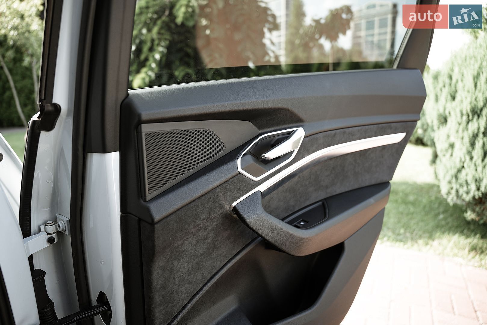 Audi e-tron 2020 VIN WAUZZZGE4LB037271 фото оголошення 30 з 99