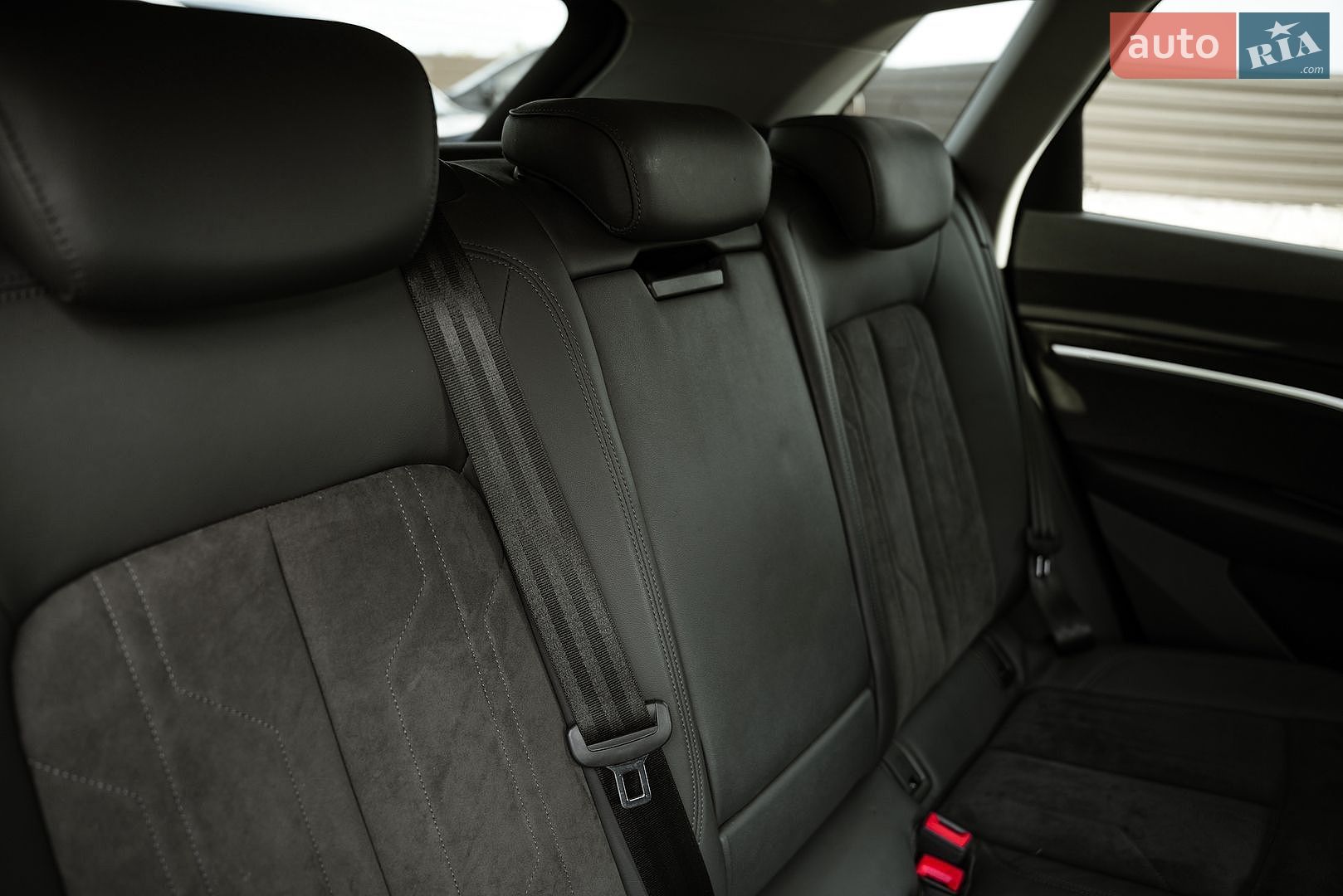Audi e-tron 2020 VIN WAUZZZGE4LB037271 фото оголошення 29 з 99