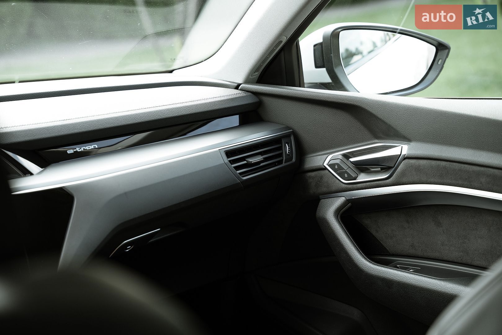 Audi e-tron 2020 VIN WAUZZZGE4LB037271 фото оголошення 47 з 99