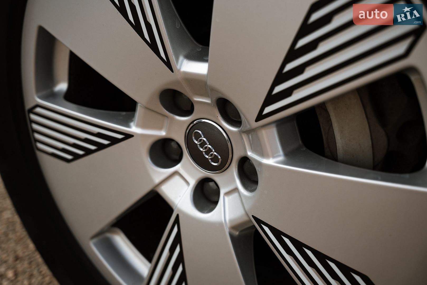 Audi e-tron 2020 VIN WAUZZZGE4LB037271 фото оголошення 49 з 99