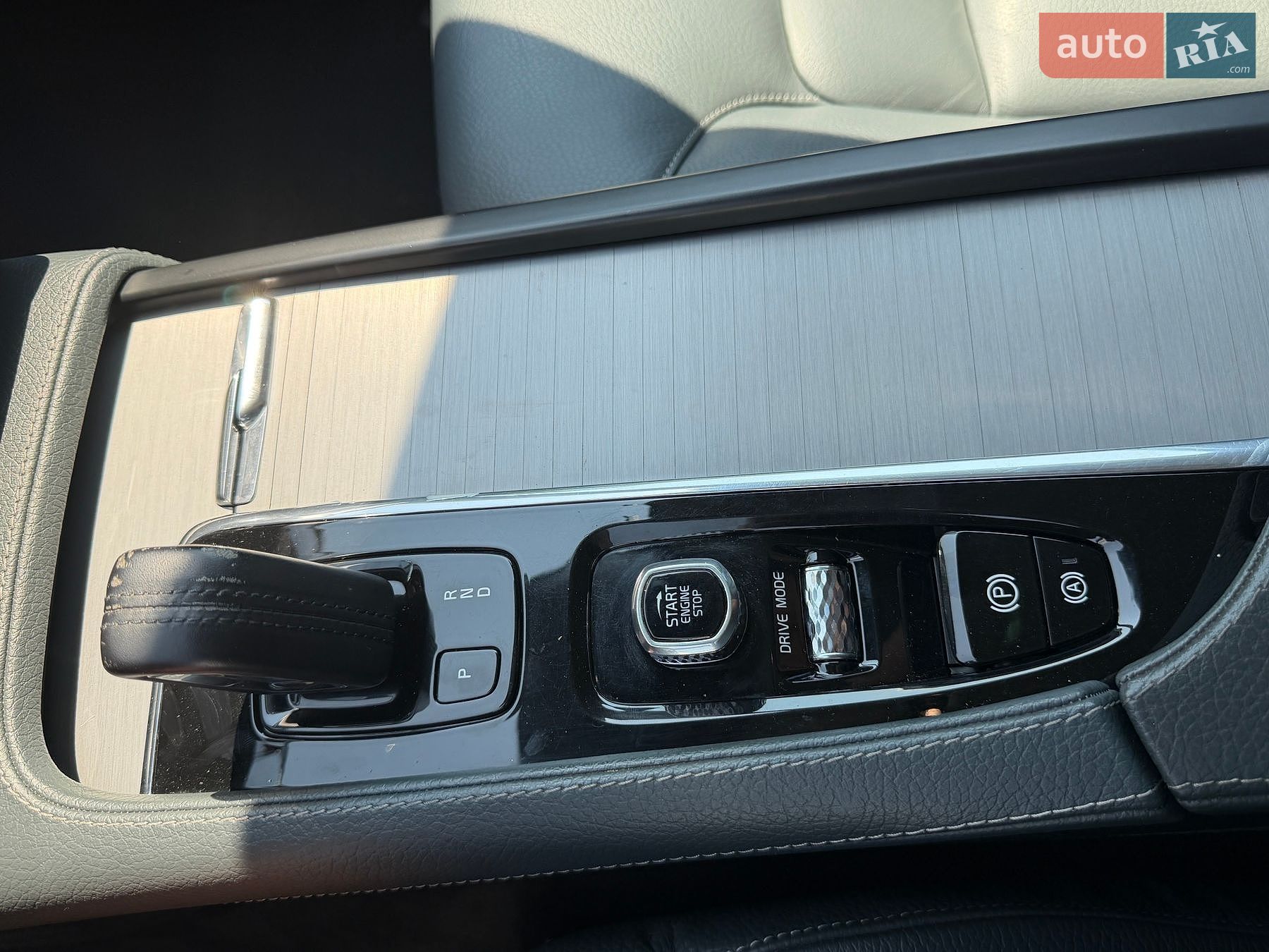 Volvo Xc90 2019 VIN YV1LCK2UCL1553866 фото оголошення 16 з 18