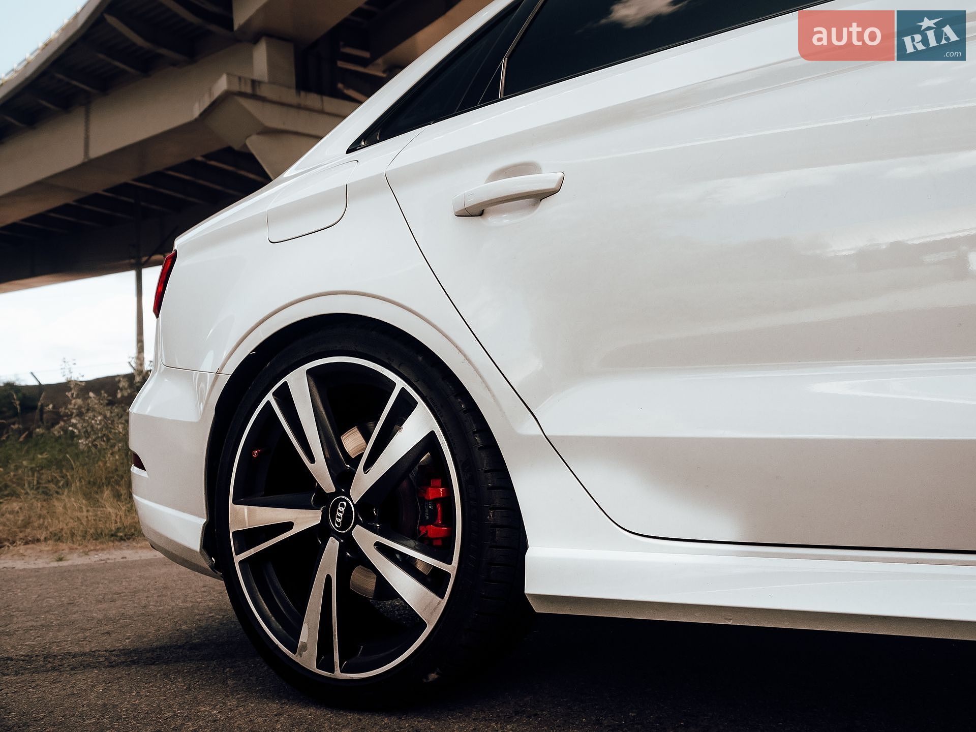 Audi RS3 2017 VIN WUABWGFF3J1900093 фото оголошення 2 з 56