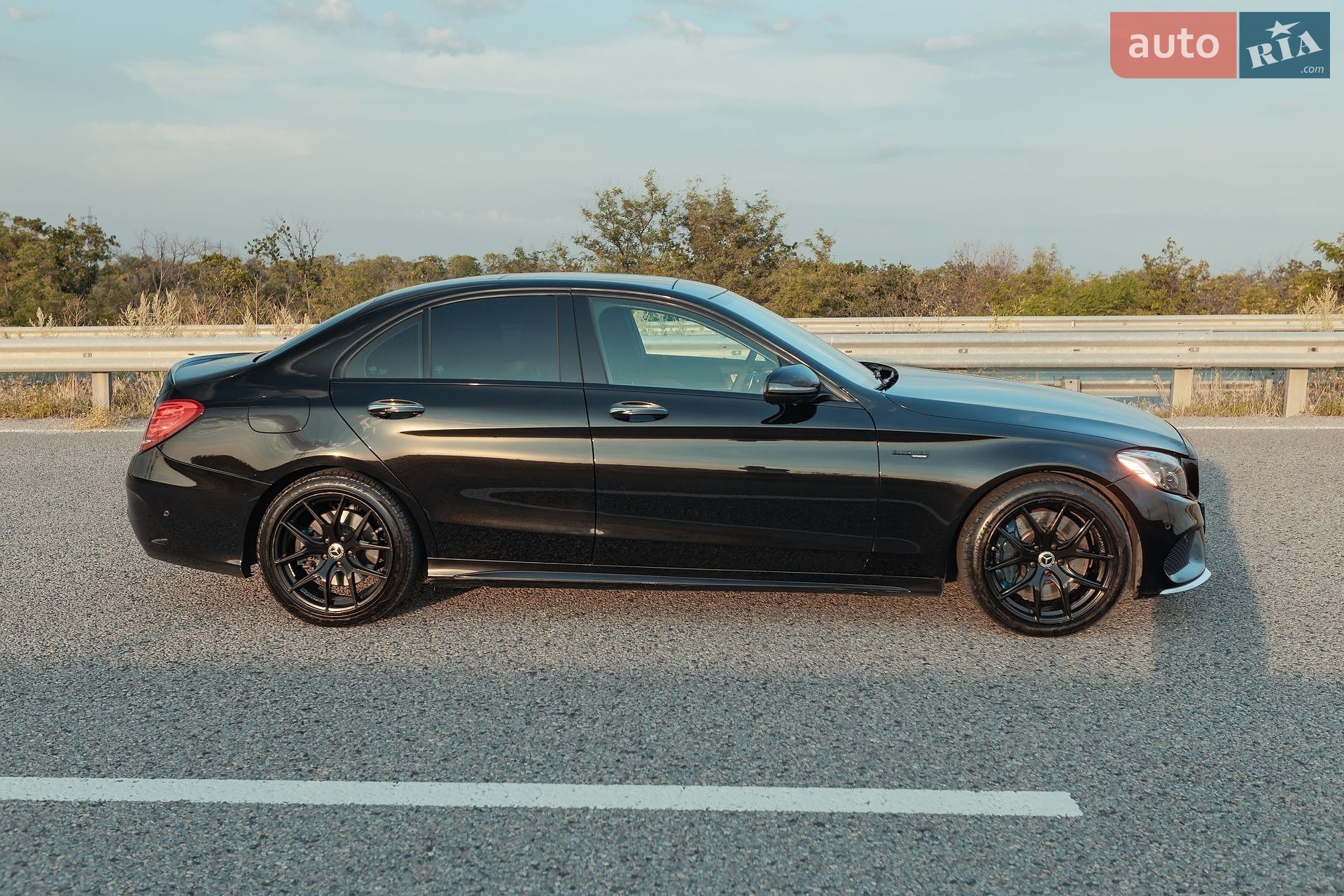 Mercedes-Benz C-Class 2017 VIN 55SWF6EBXJU255570 фото оголошення 4 з 51