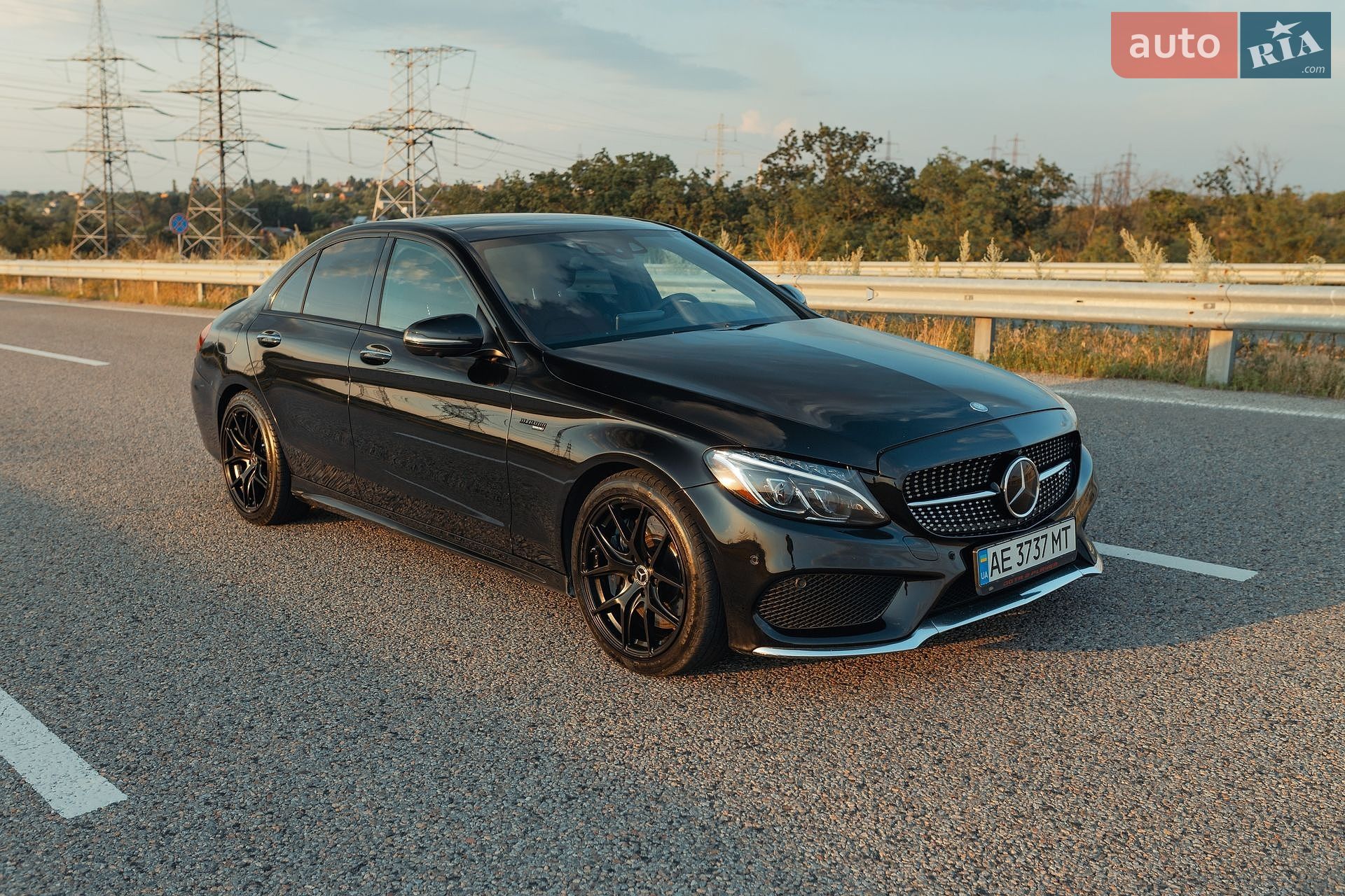 Mercedes-Benz C-Class 2017 VIN 55SWF6EBXJU255570 фото оголошення 3 з 51