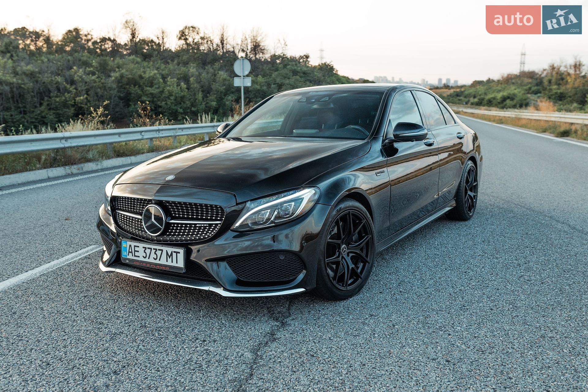 Mercedes-Benz C-Class 2017 VIN 55SWF6EBXJU255570 фото оголошення 12 з 51