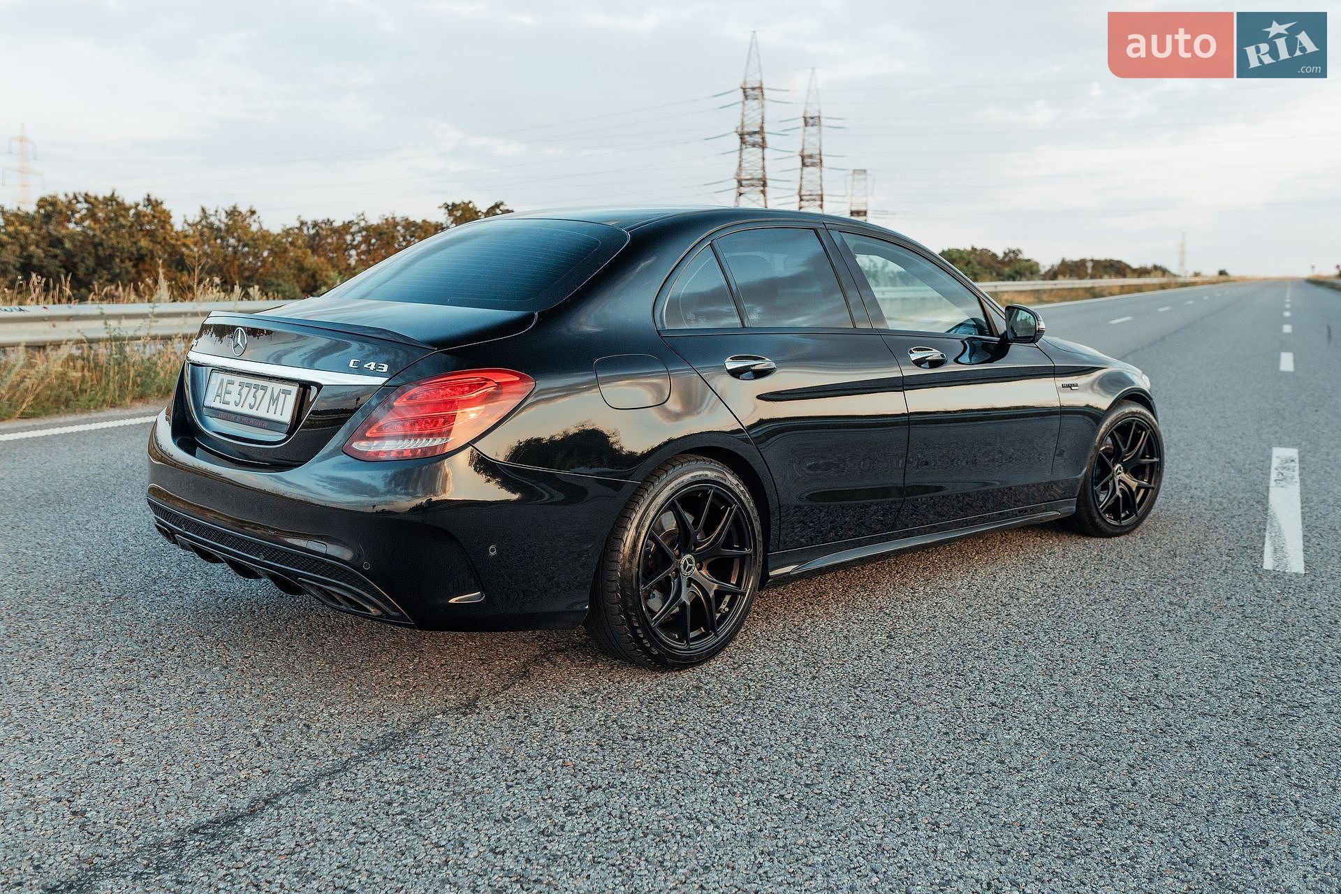 Mercedes-Benz C-Class 2017 VIN 55SWF6EBXJU255570 фото оголошення 13 з 51
