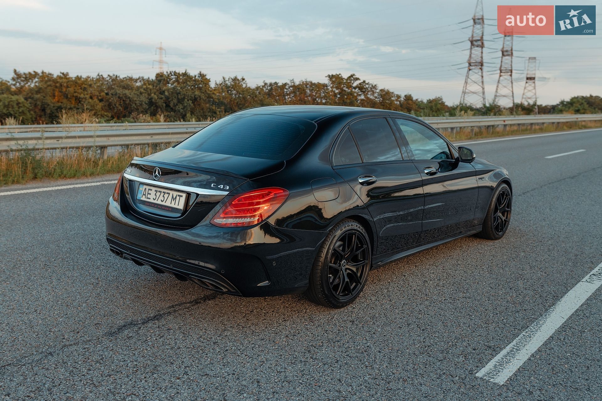 Mercedes-Benz C-Class 2017 VIN 55SWF6EBXJU255570 фото оголошення 17 з 51